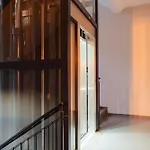 Quit And Central Designer Loft With Elevator