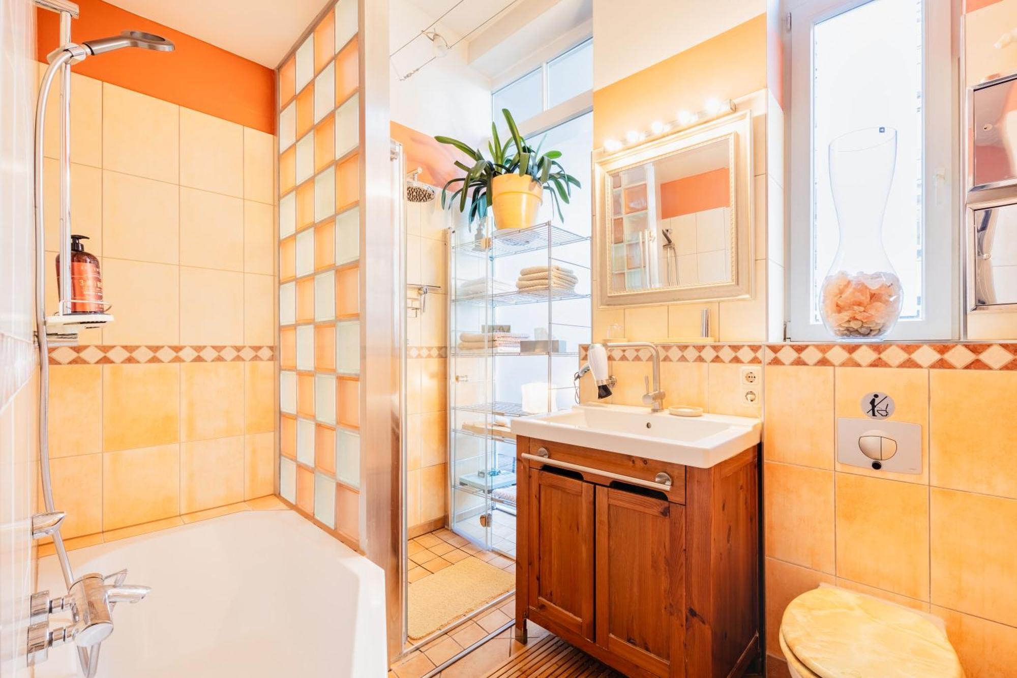Quit And Designer Loft With Elevator Berlijn